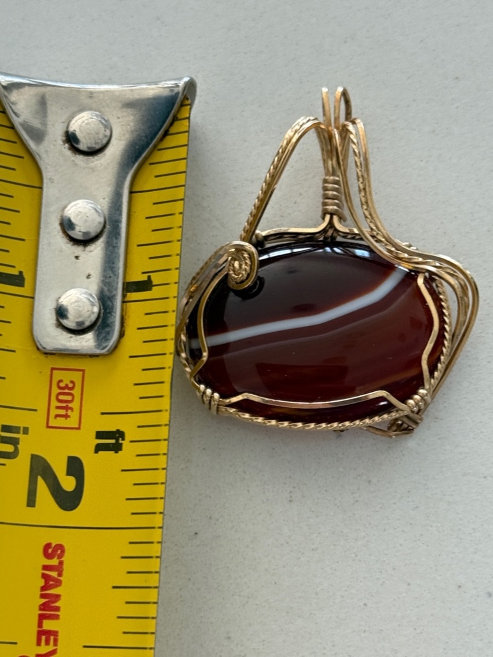 Agate pendant with goldtone wire wrap - Picture 5 of 6